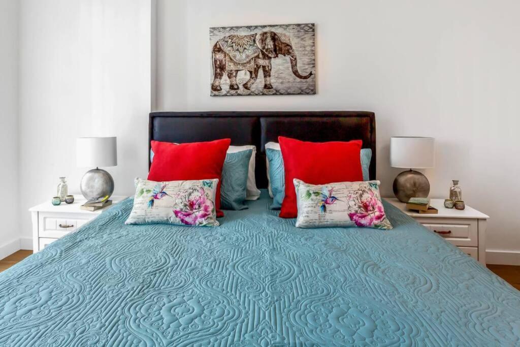 Stunning 2 Bed/2 Bath In Town Centre & Parking! Lägenhet Bracknell Exteriör bild